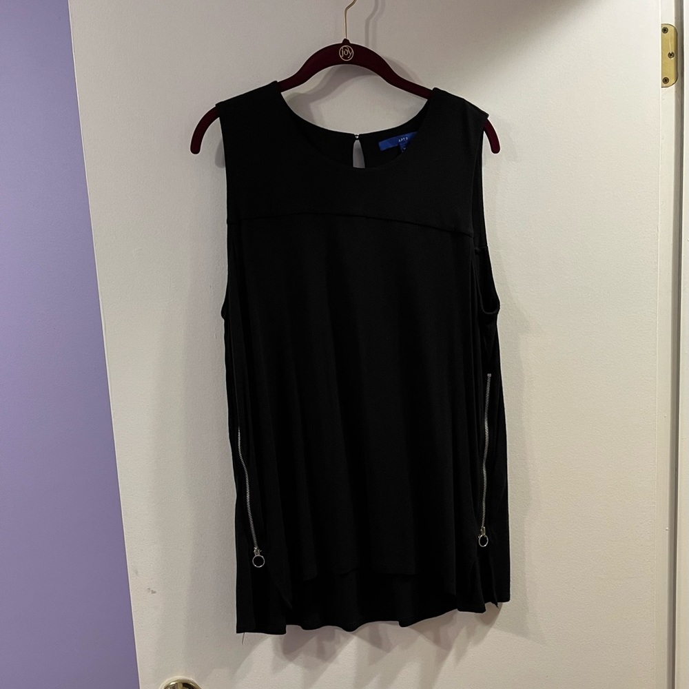 Apt 9 black sleeveless top with side zippers. Size XL. EUC